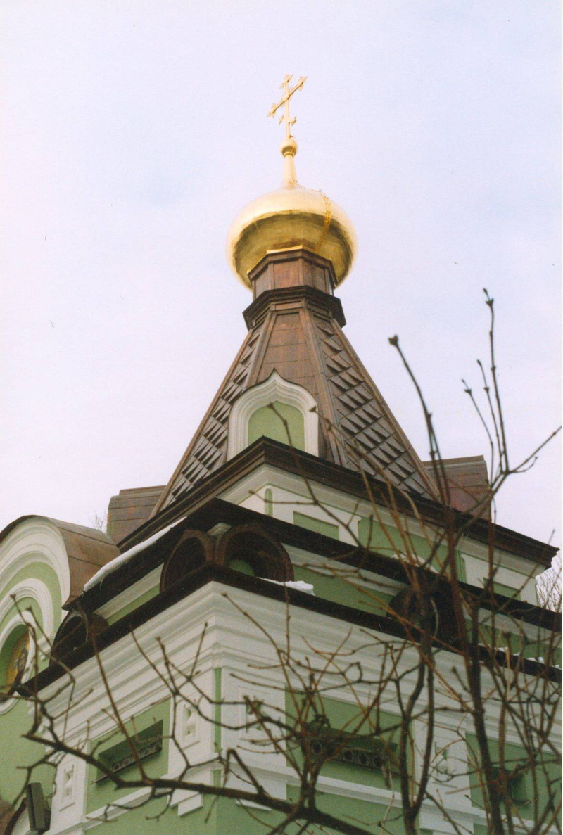 Часовня Ксении Блаженной (Смоленское кладбище, Санкт-Петербург). Полная реставрация кровли, фасада и интерьера. Сложная медная кровля с чешуей, кокошниками, множеством декоративных элементов.