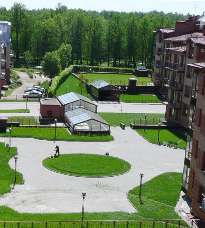 Гостинично-развлекательный комплекс в г.Пушкин. Строительство комплекса мансардных, плоских, зеленых, эксплуатируемых кровель на объекте , в том числе подземного паркинга.